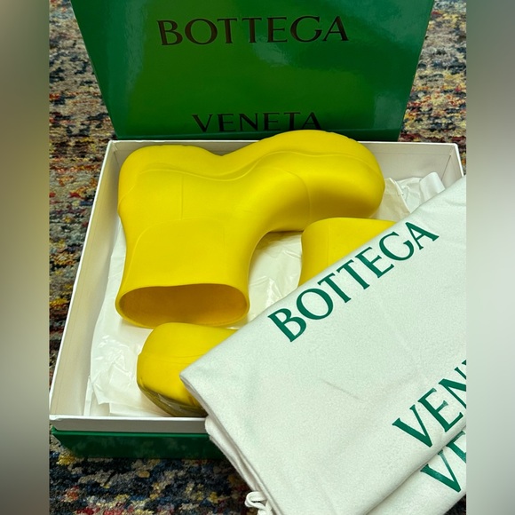 Bottega Veneta Unisex Puddle Rubber Ankle Boot - Picture 5 of 8